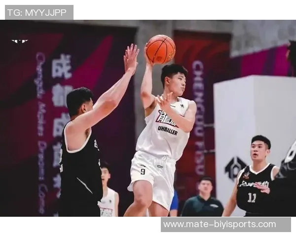 美国篮球明星炫技男展现惊人球技引发全场欢呼与热议